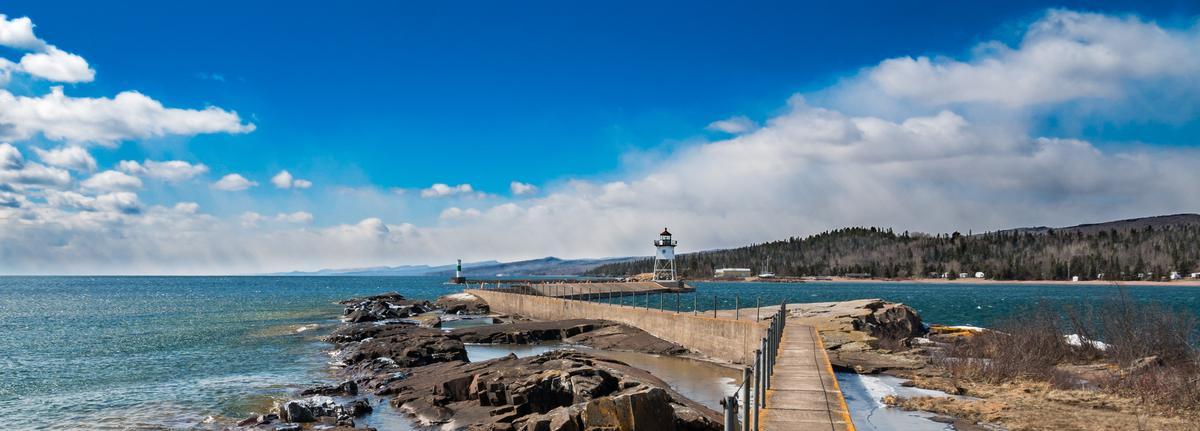 Savor lakefront dining and browse art galleries on a romantic fall trip.