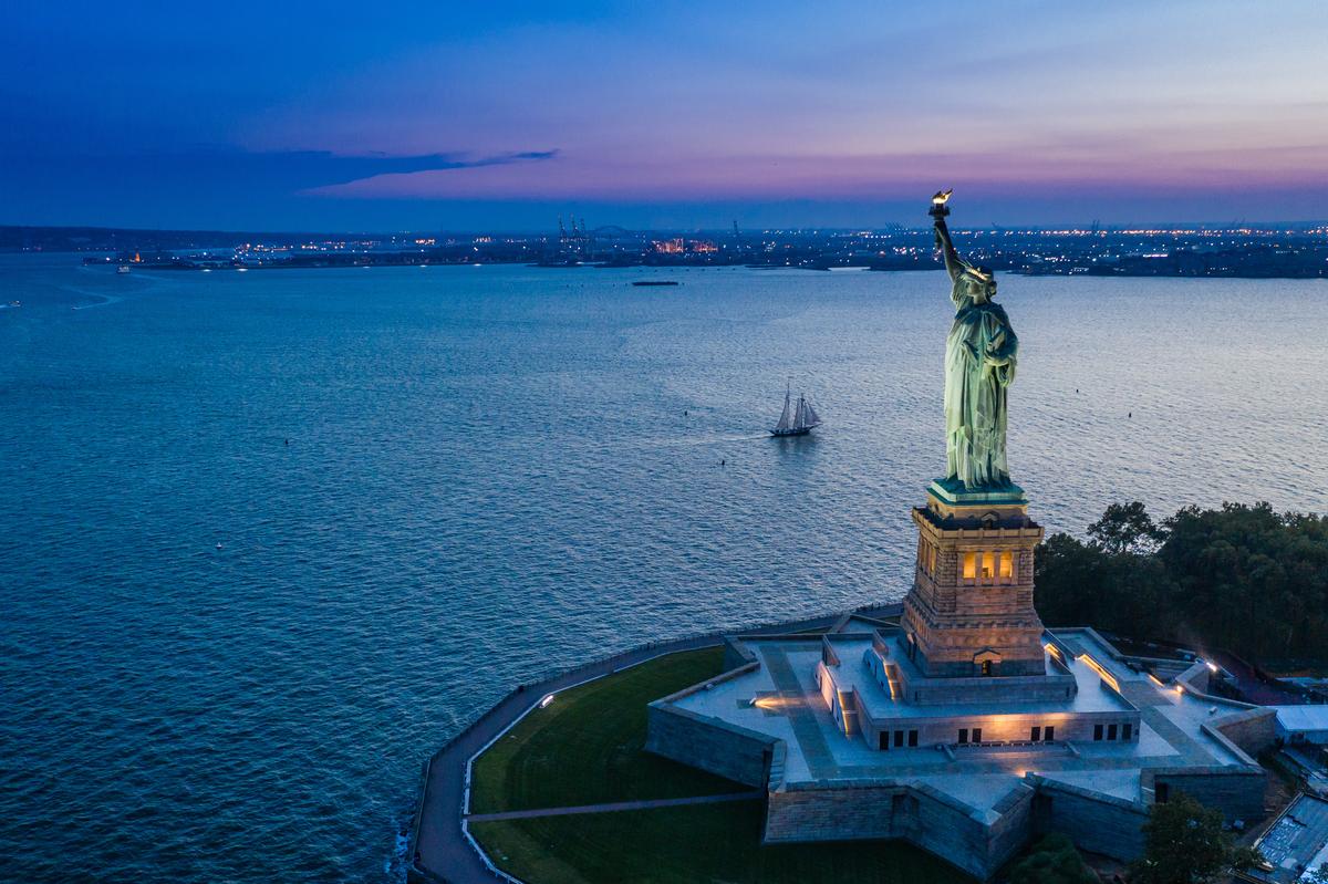 New York City for Two: Waterfront Thrills & Hidden Corners