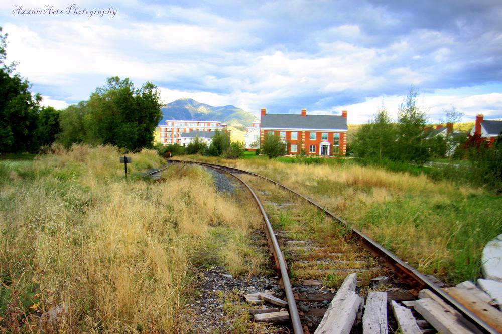 Tour museums and hike nearby trails on a quick spring getaway.