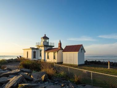 Visit Seattle’s largest public park, Discovery Park | Places to Visit in Puget Sound (Pacific Northwest)