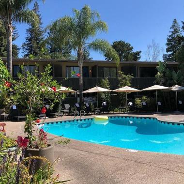 Dinah’s Garden Hotel