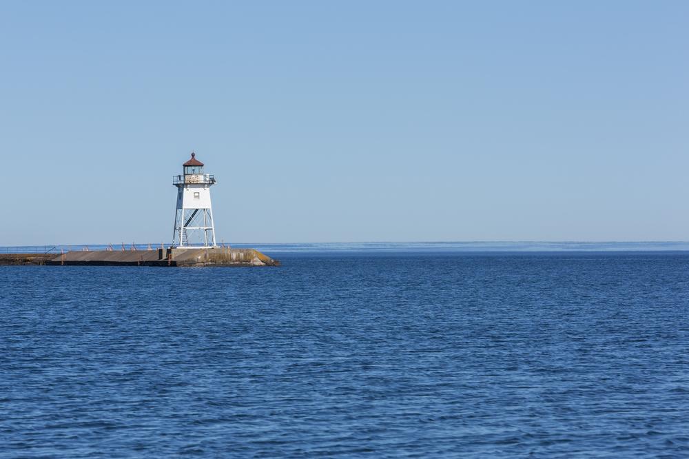 Savor lakefront dining and browse art galleries on a romantic fall trip.