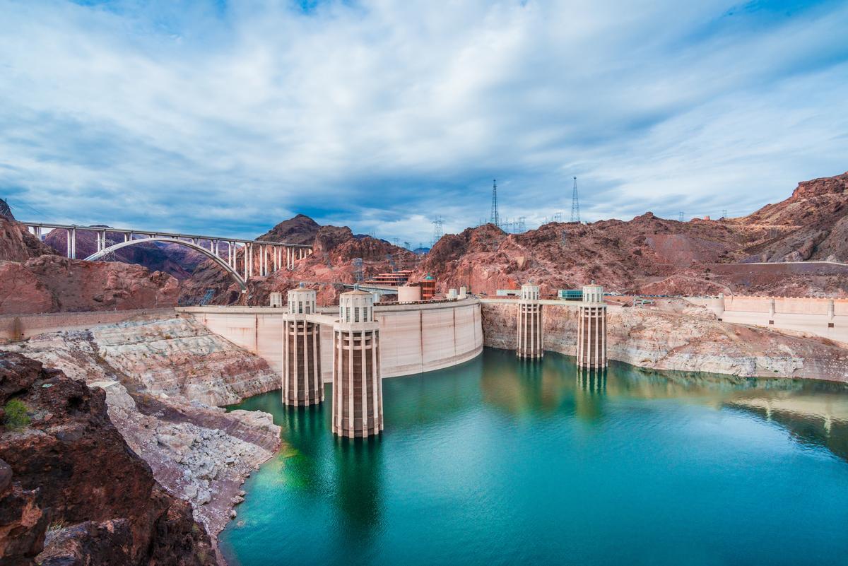See Hoover Dam and stroll charming streets in a quiet, retirement-friendly destination.
