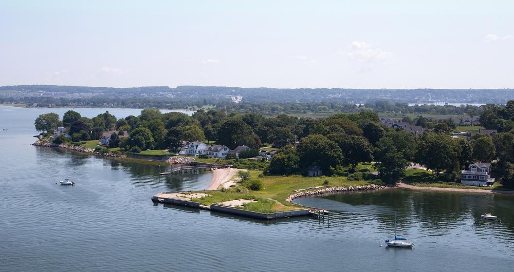 Portsmouth, RI: Coastal Breezes & Vineyard Calm