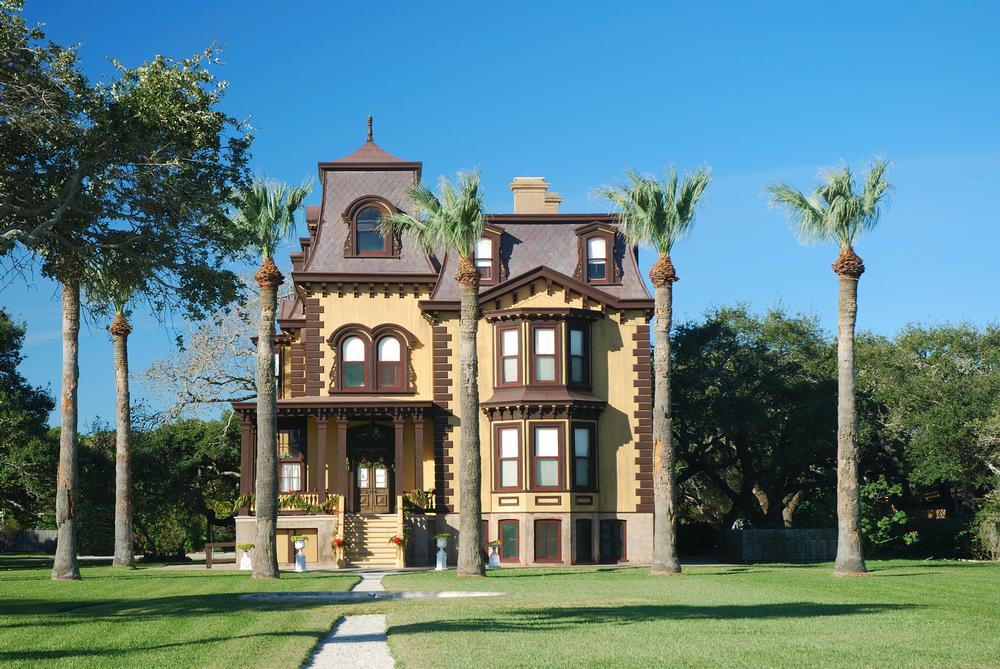 Walk along the coast and savor seafood on a relaxing retirement getaway.