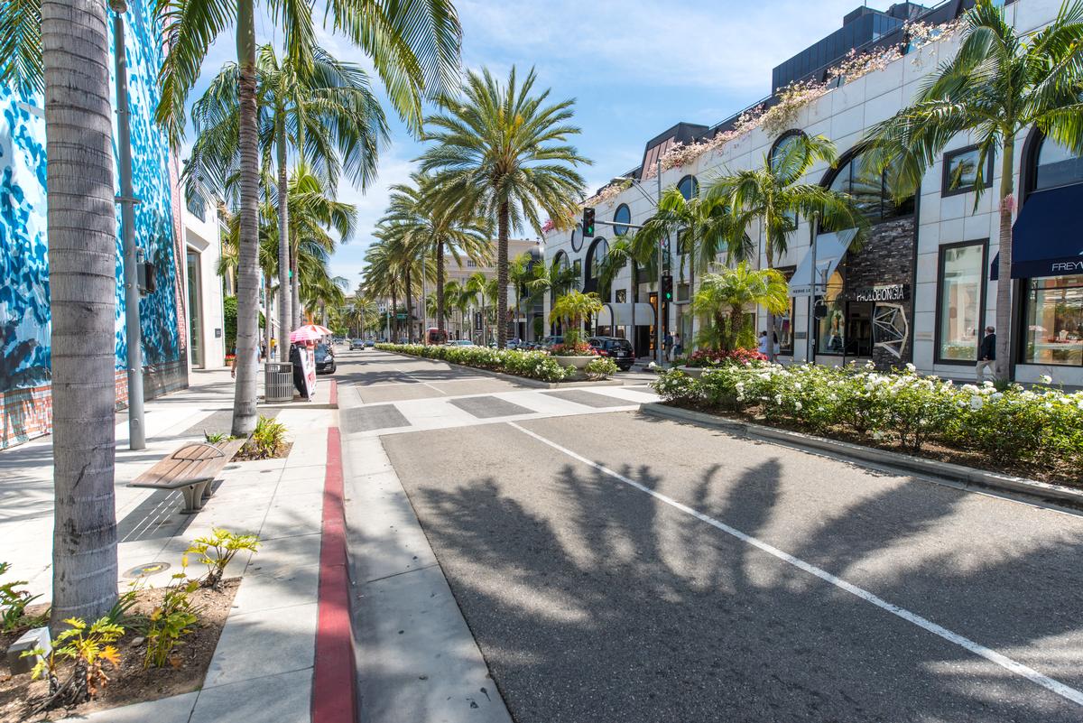 Tour famous attractions in Los Angeles