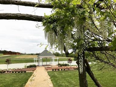Barn Wedding Venues in Pennsylvania: Lingrow Farm