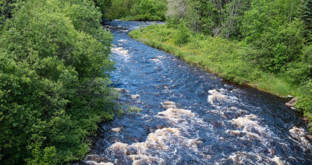 Lutsen, Minnesota: Ridge Roads & Lake Shore Moments