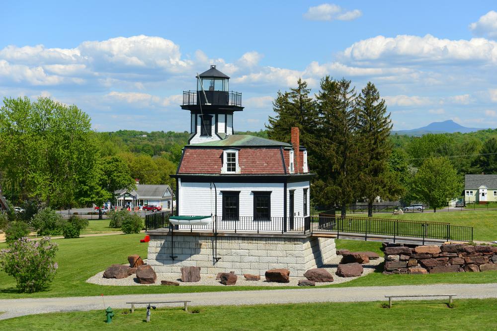 Relax Lakeside and Reconnect with Nature in Colchester