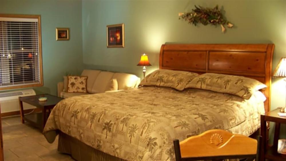Enjoy Cozy Charm by the Water at The Lighthouse Lodge B&B