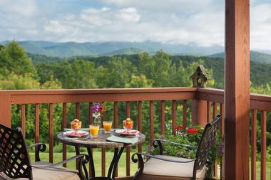 Lucille's Mountain Top Inn & Spa - 1 hour 35 minutes