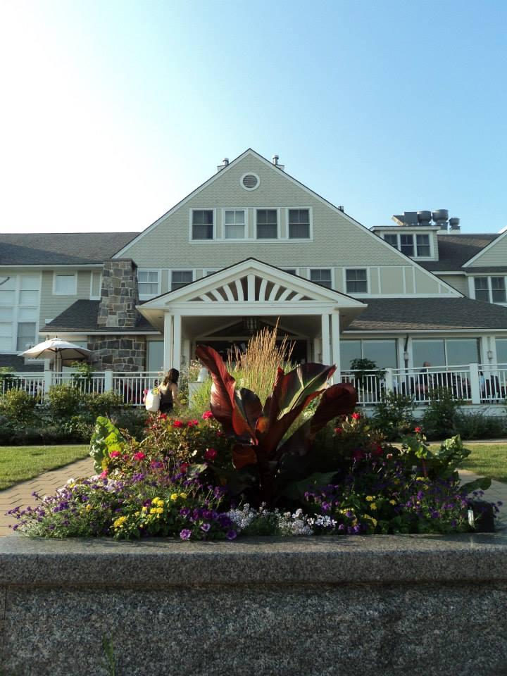 Walk along sandy shores and enjoy luxury comforts on a romantic summer trip.