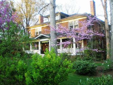 Sweet Biscuit Inn | Where to Stay in Asheville - Unique Romantic Getaways