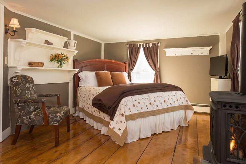 If You Crave Cozy Comfort Near the Slopes, Settle In at Golden Stage Inn