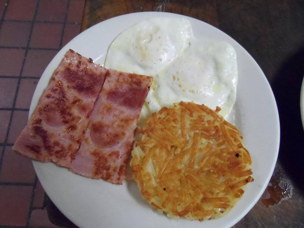 Dig into classic diner fare and enjoy a cheap, easy breakfast stop.