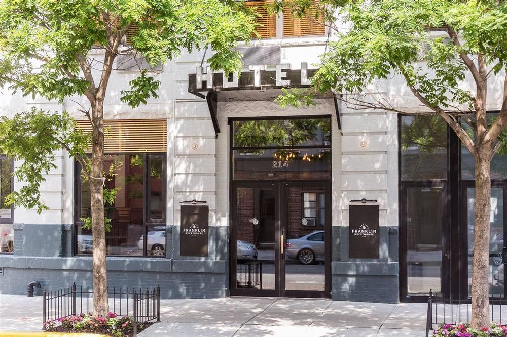 Enjoy boutique comfort and walk to local cafés on an easy couples getaway.