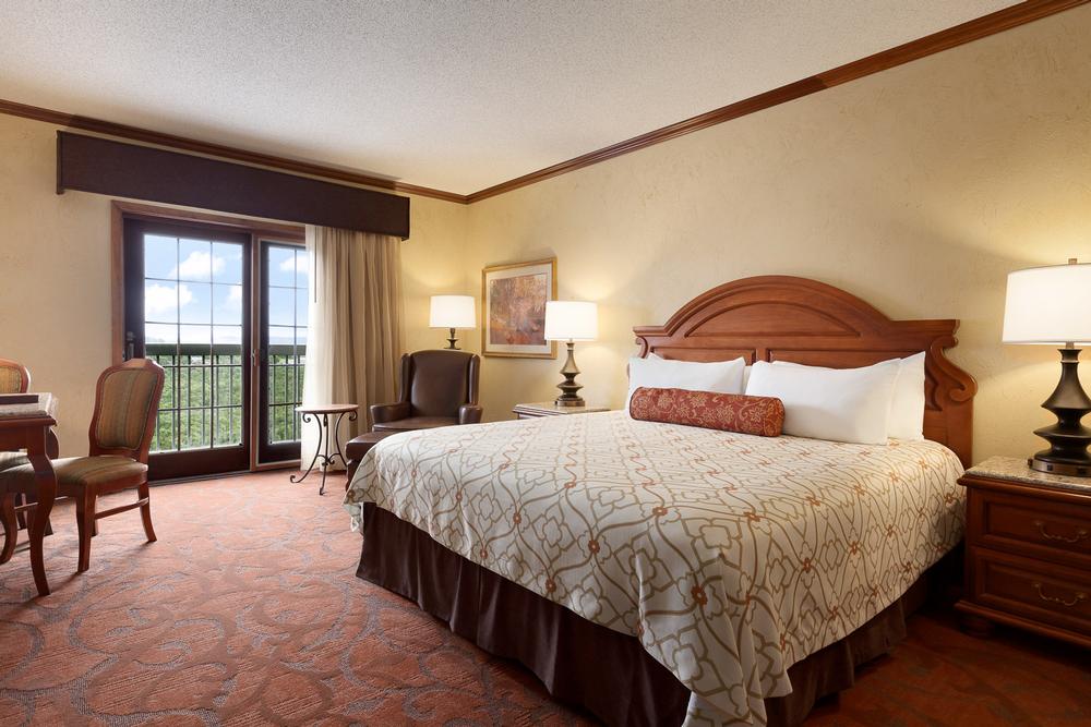 For Families: Chateau on the Lake Resort Spa and Convention Center