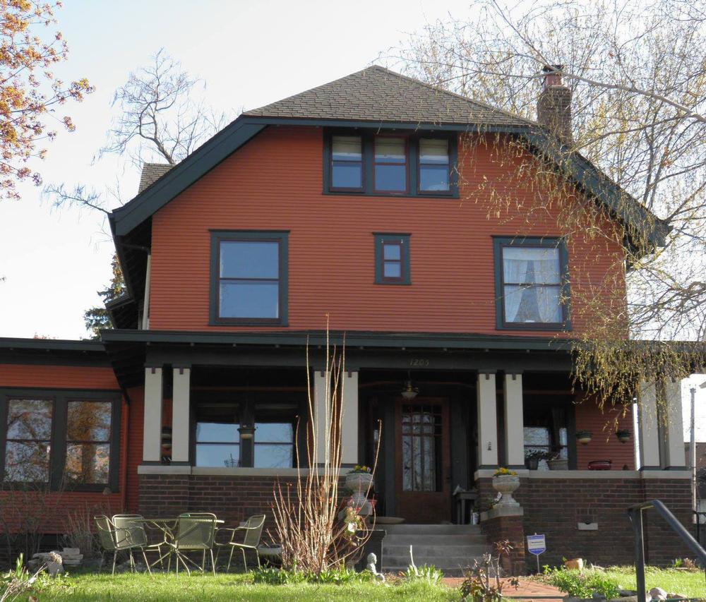 Wake to Waterfront Serenity at The Como Lake Bed & Breakfast