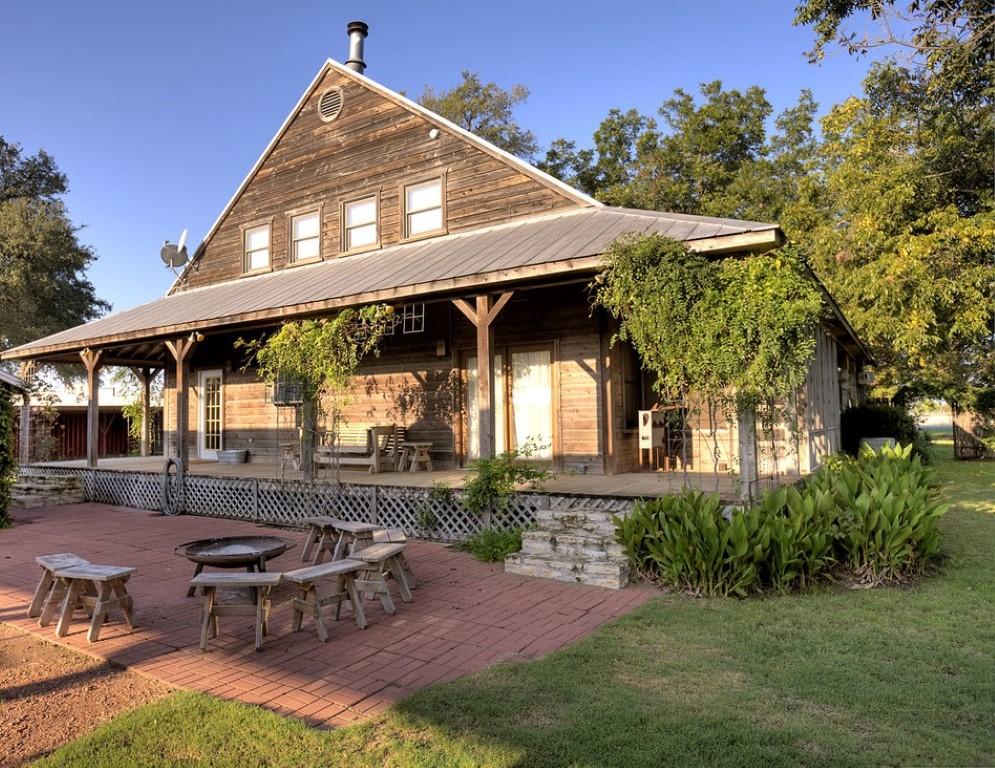 Discover rustic cottages or savor wine country flavors on a couples retreat.