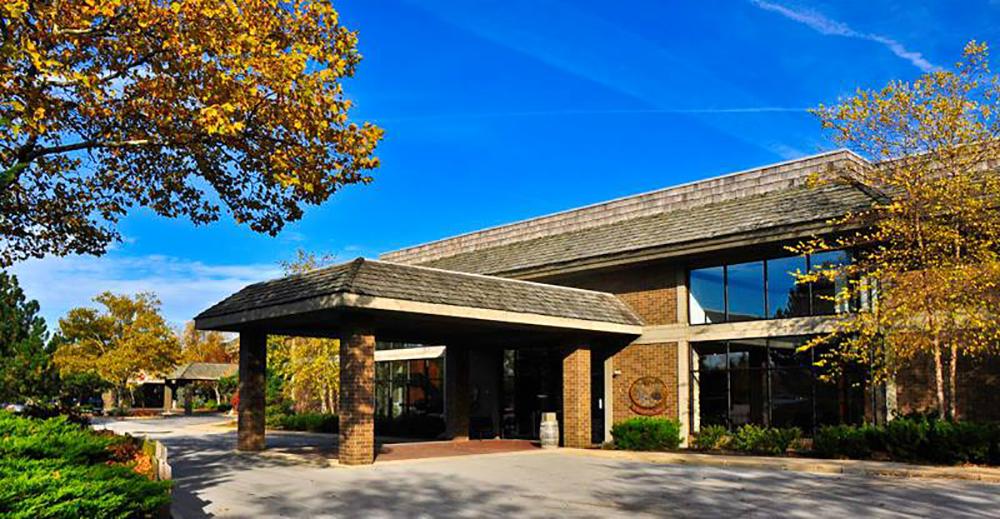 Enjoy affordable lakeside relaxation or explore exciting golf and nature trails.