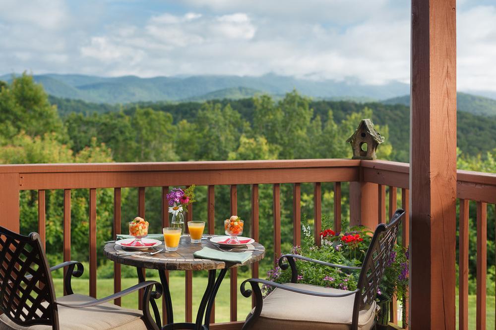 Lucille's Mountain Top Inn & Spa - 1 hour 35 minutes