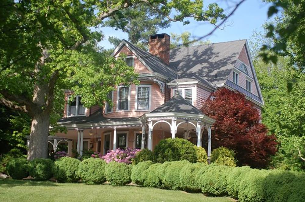 Unwind in Historic Comfort at Beaufort House Inn