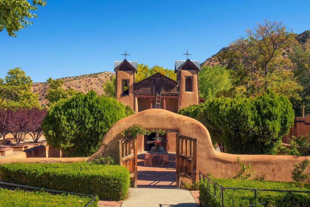 Explore El Santuario de Chimayo