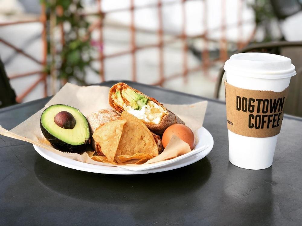 Sip organic coffee and enjoy a casual, surfer-inspired vibe.