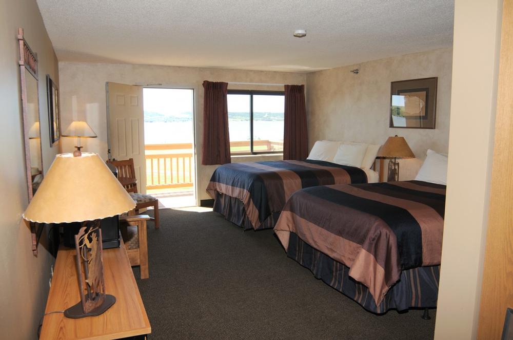 Escape to Arrowwood Cedar Shore Resort for Relaxed Waterfront Adventures