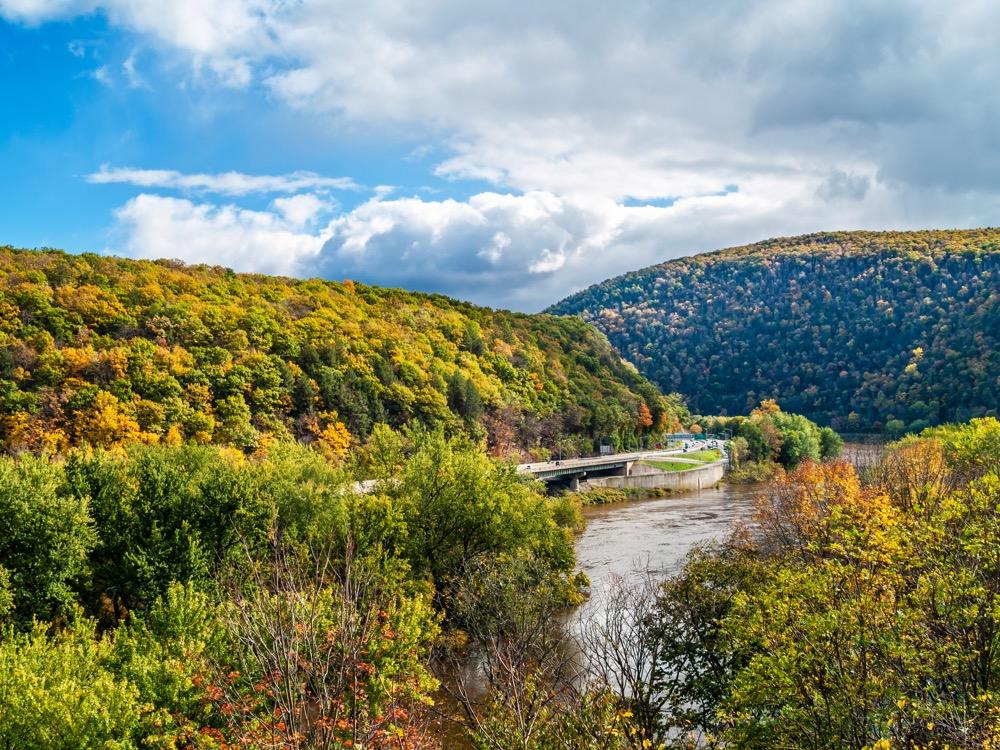 Enjoy romantic getaways, scenic hikes, and exciting outdoor adventures.