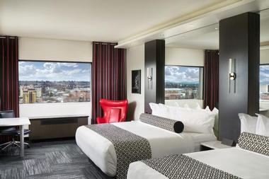The Davenport Grand, Autograph Collection