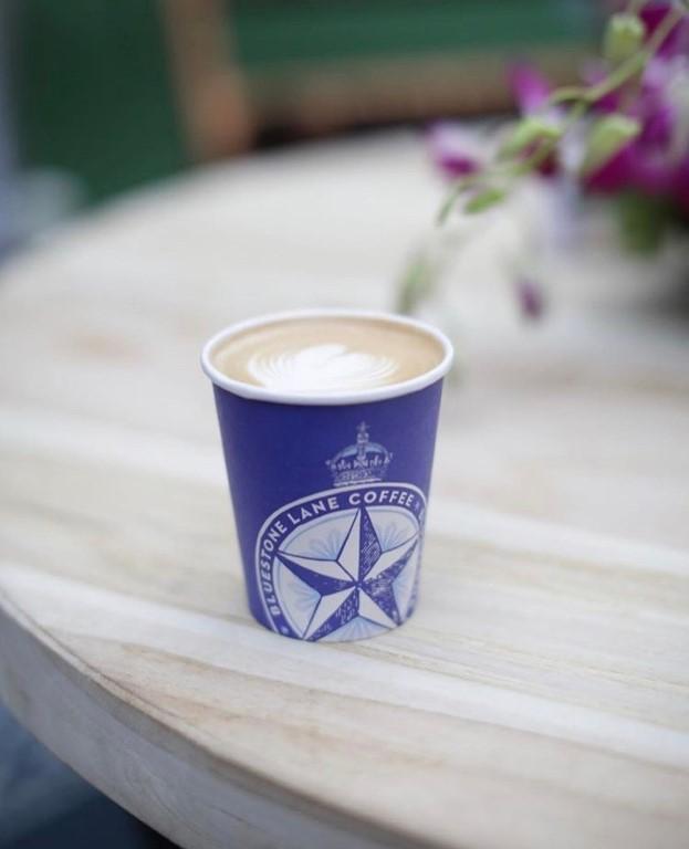 Enjoy Australian-style coffee and light bites by the beach.