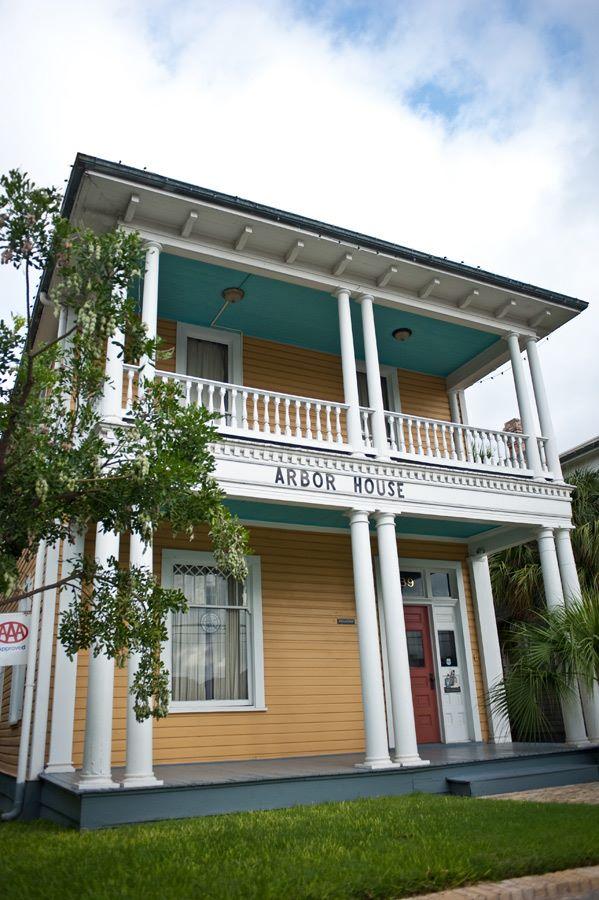 Unwind in Garden Serenity at Arbor House Bed & Breakfast