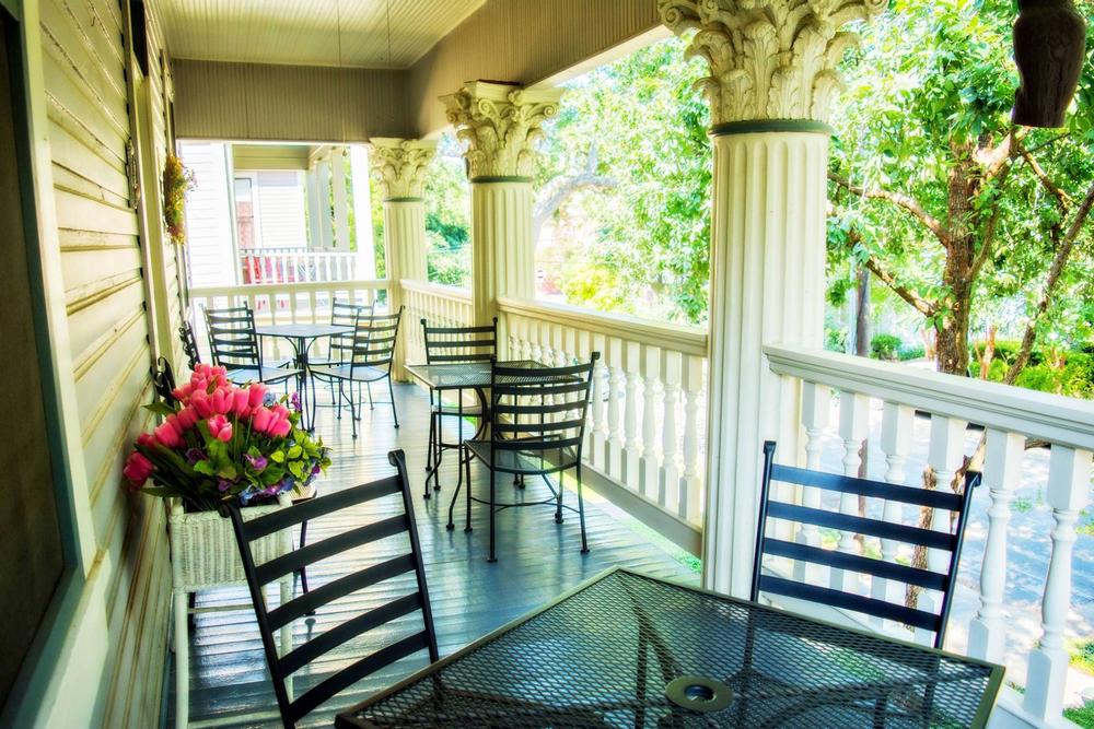 Experience Old-World Hospitality at Brackenridge House Bed and Breakfast