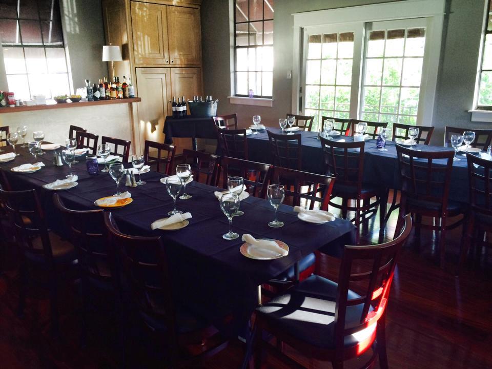 Dig into po’boys and pizza on a lively, affordable weekend trip.