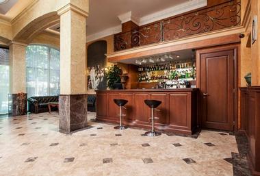 Aleksandrovsky Hotel