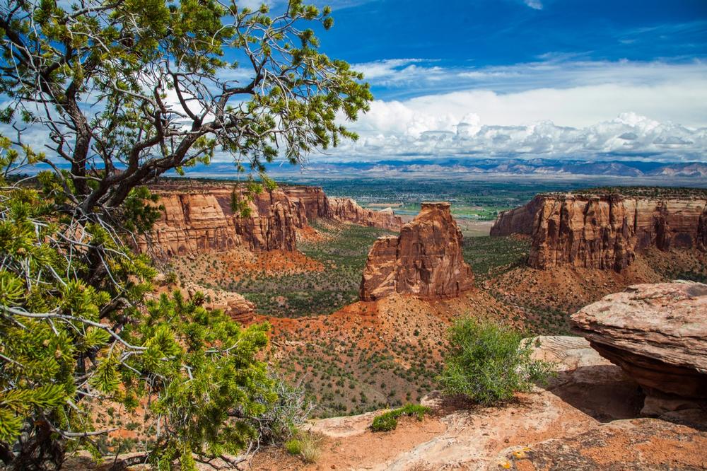 https://stock.adobe.com/gr_en/images/colorado-national-monument/168372655