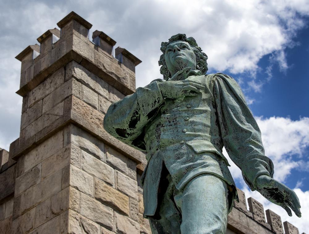Explore diverse collections, admire masterpieces from around the world.