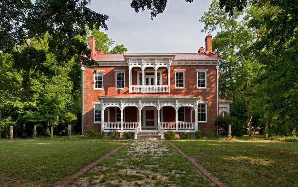 Step Into Antebellum Elegance at Bonar Hall