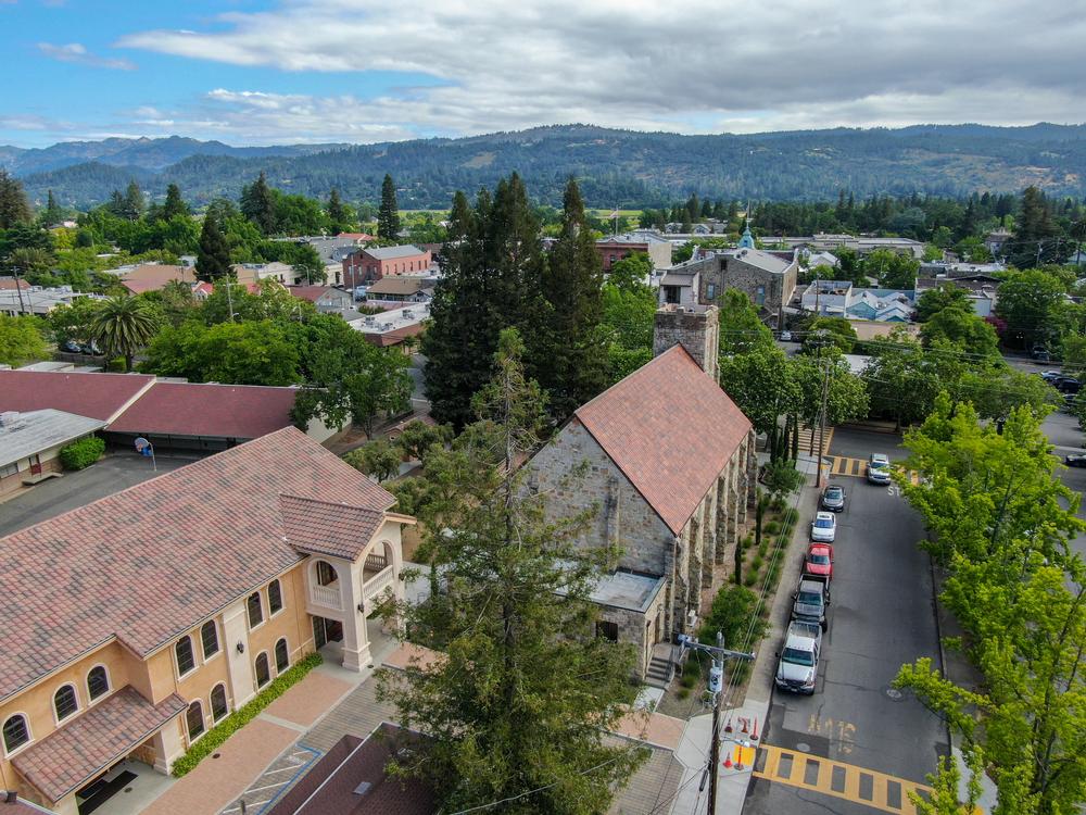 Stroll, Shop, and Sip Your Way Through Charming St. Helena