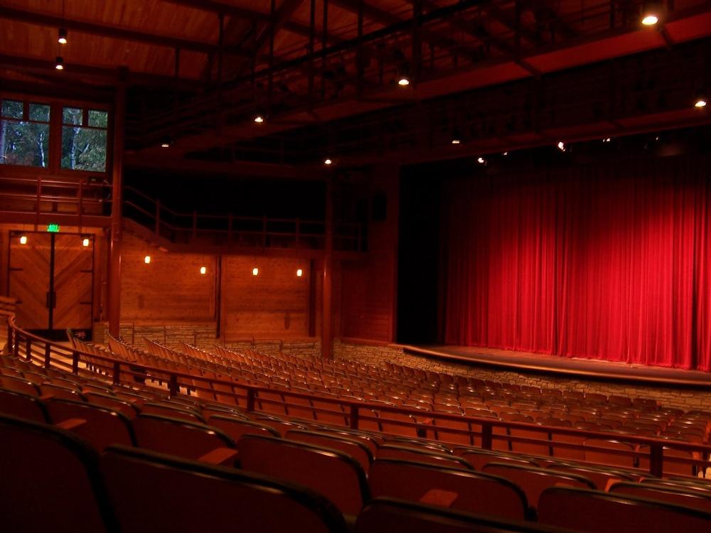 Enjoy live theater performances, experience exciting entertainment in a scenic setting.