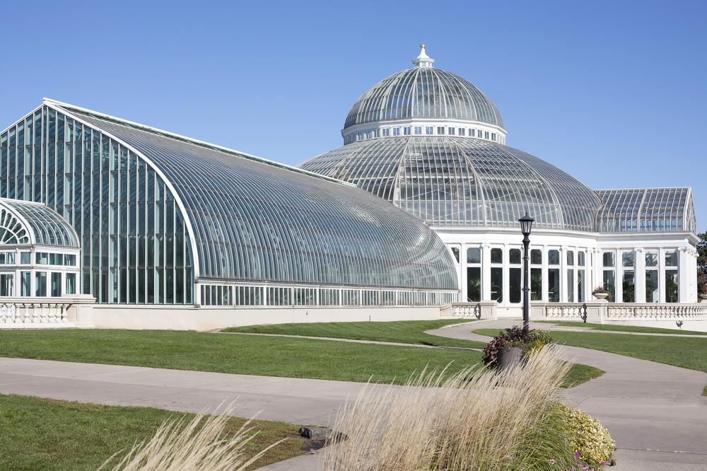 Visit exotic animals and stroll through tropical gardens on a fun kids outing.