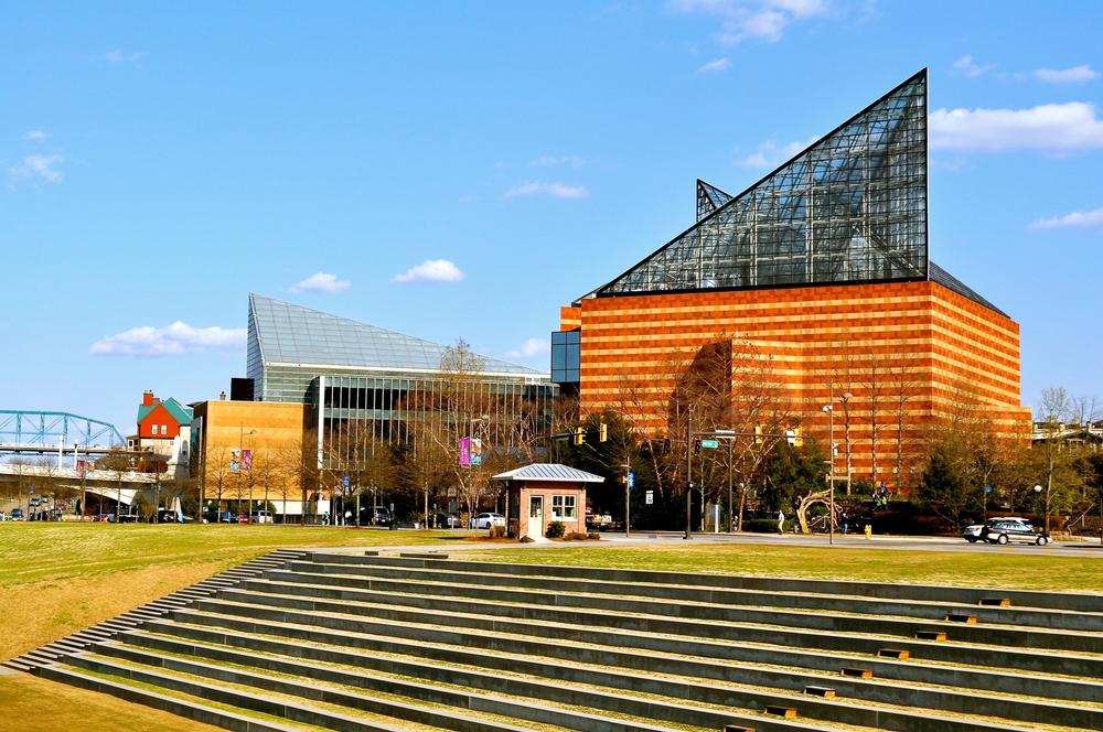 Dive Into Underwater Wonders at the Tennessee Aquarium