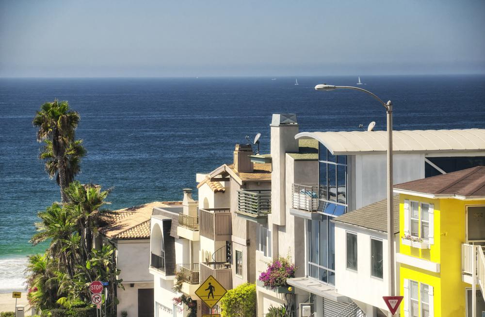 Shop, Dine, and Explore in Downtown Manhattan Beach