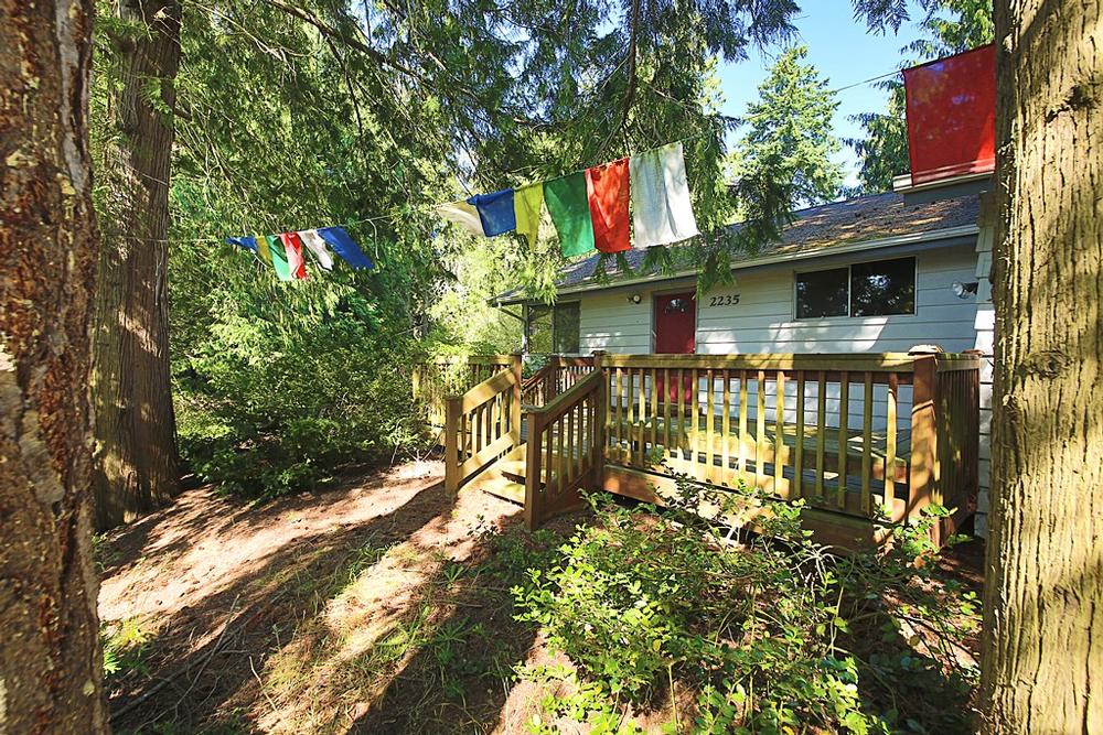 Wander Peaceful Trails and Meditative Spaces at Earth Sanctuary