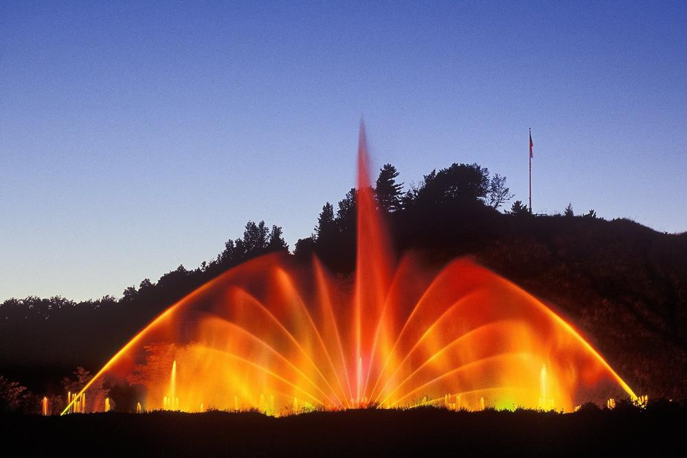 Watch Water and Light Dance at the Grand Haven Musical Fountain
