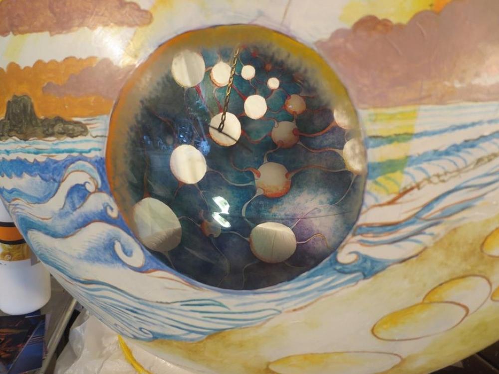 Admire unusual spherical artwork and discover a quick, inspiring indoor stop.