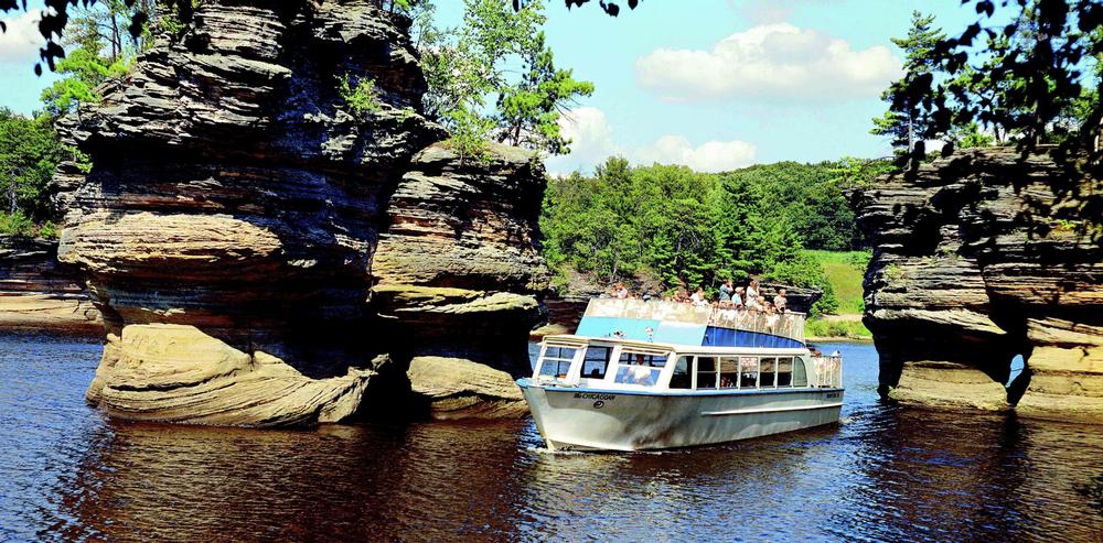 Cruise the Scenic Waterways on a Dells Boat Tour