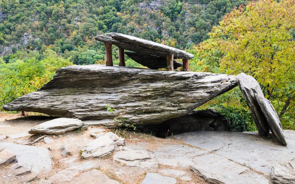 Hike Up for Iconic Views from Jefferson Rock