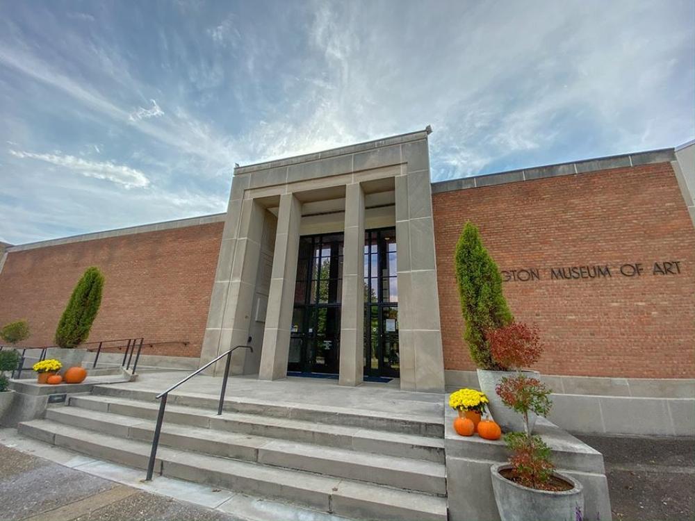 Admire diverse collections and enjoy a quiet, romantic cultural experience.